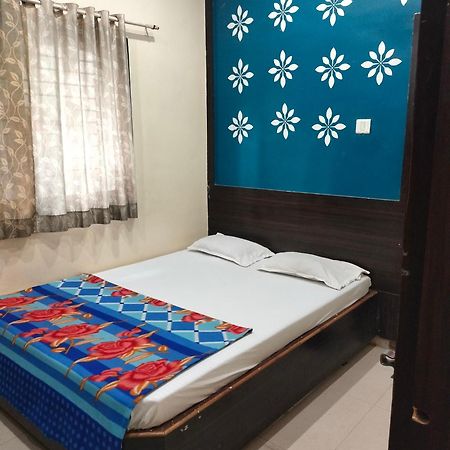 Hotel Sai Vasant Vihar เชอร์ดี ภายนอก รูปภาพ