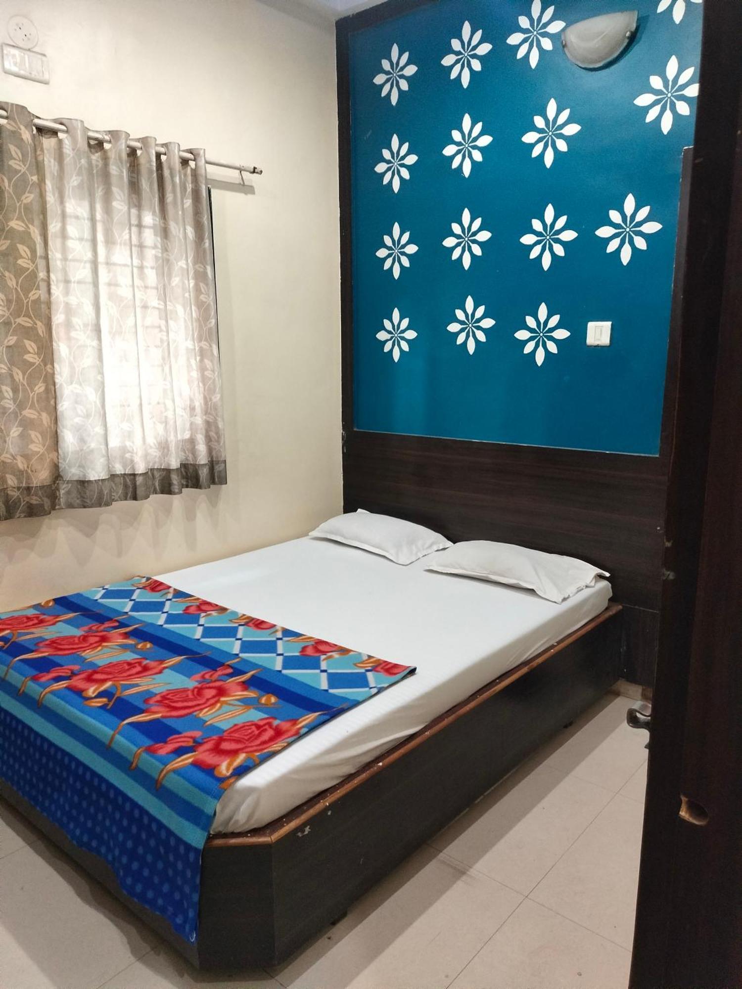 Hotel Sai Vasant Vihar เชอร์ดี ภายนอก รูปภาพ